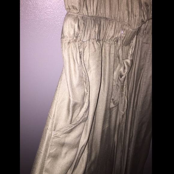*NWT* American Eagle 🦅  Olive Halter Jumpsuit - Picture 3 of 7